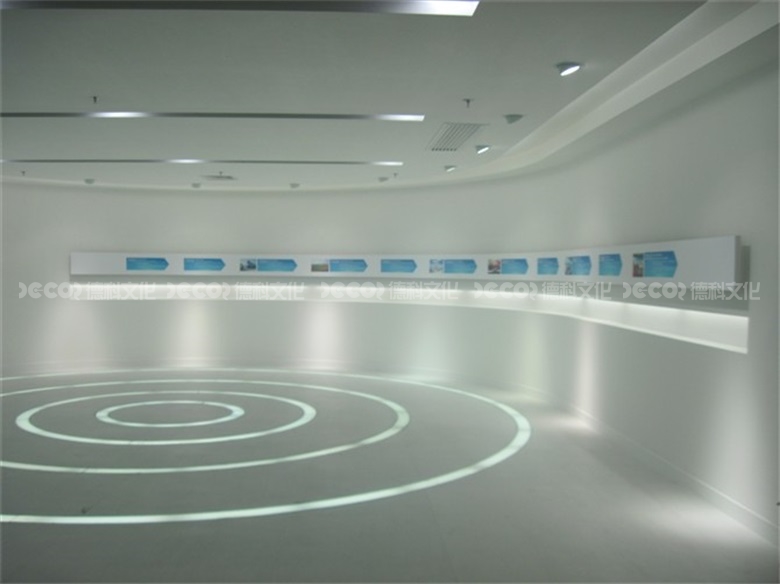 工業(yè)產(chǎn)品展廳裝修的重型展臺(tái)省錢設(shè)計(jì)